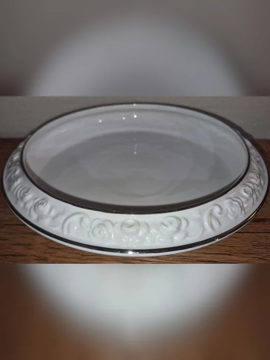 Gerold Porzellan Center Bowl: Bavaria Cream & Gold, Raised Roses, Tri-Footed - Picture 4 of 6